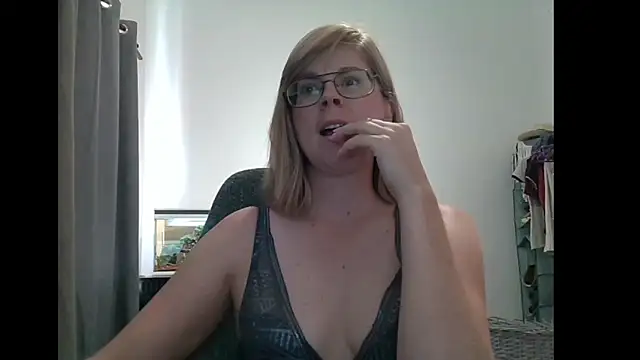 Snapshot of SavannaGirly chatting on 1, 3, 2025 SavannaGirly online show from 1, 3, 2025