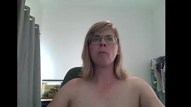 Snapshot of SavannaGirly chatting on 6, 3, 2025 SavannaGirly online show from 6, 3, 2025