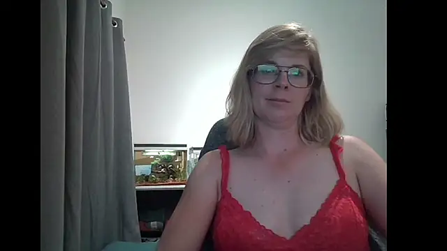 Snapshot of SavannaGirly chatting on 7, 3, 2025 SavannaGirly online show from 7, 3, 2025