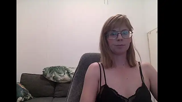 Snapshot of SavannaGirly chatting on 8, 10, 2025 SavannaGirly online show from 8, 10, 2025