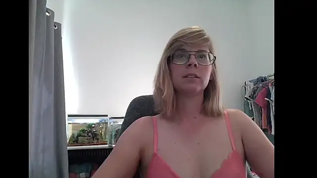 Snapshot of SavannaGirly chatting on 12, 3, 2025 SavannaGirly online show from 12, 3, 2025
