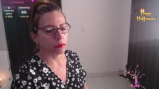 Snapshot of Chayla_Ruiz chatting on 6, 11, 2025 Chayla Ruiz online show from 6, 11, 2025