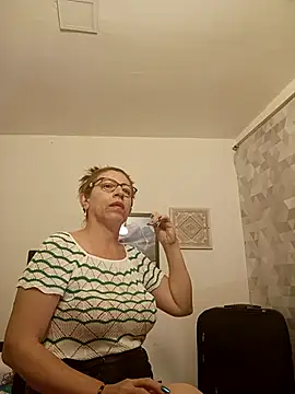 Snapshot of Chayla_Ruiz chatting on 10, 9, 2025 Chayla Ruiz online show from 10, 9, 2025