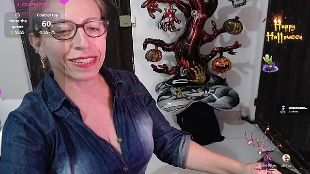 Snapshot of Chayla_Ruiz chatting on 30, 10, 2025 Chayla Ruiz online show from 30, 10, 2025