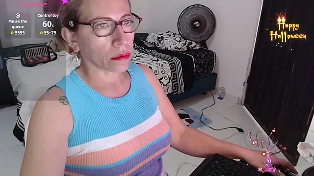 Snapshot of Chayla_Ruiz chatting on 20, 10, 2025 Chayla Ruiz online show from 20, 10, 2025