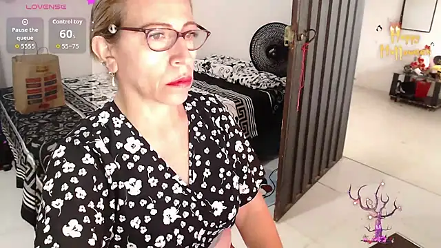 Snapshot of Chayla_Ruiz chatting on 18, 10, 2025 Chayla Ruiz online show from 18, 10, 2025