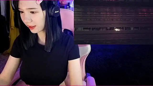 Snapshot of Maya_Viola chatting on 13, 10, 2025 Maya Viola online show from 13, 10, 2025