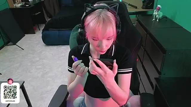 Maya Viola online show from 15, 4, 2026