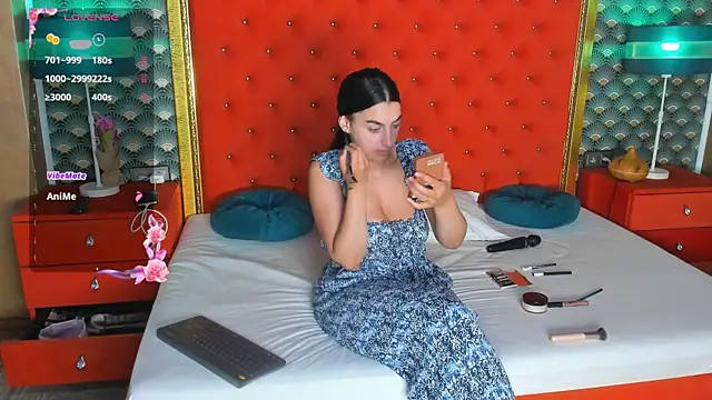 Snapshot of VallerieJones chatting on 7, 7, 2026 VallerieJones online show from 7, 7, 2026