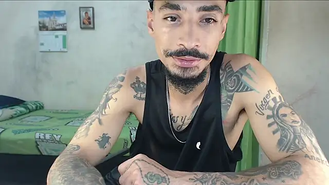 Snapshot of emiliano_hottt chatting on 2, 6, 2026 emiliano hottt online show from 2, 6, 2026