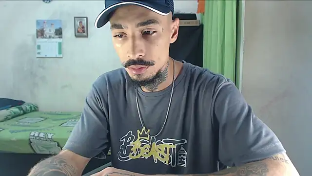 Snapshot of emiliano_hottt chatting on 10, 6, 2026 emiliano hottt online show from 10, 6, 2026