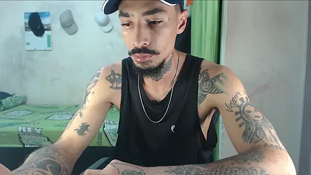 Snapshot of emiliano_hottt chatting on 30, 5, 2026 emiliano hottt online show from 30, 5, 2026