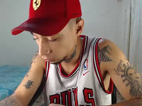 emiliano hottt online show from 4, 12, 2025