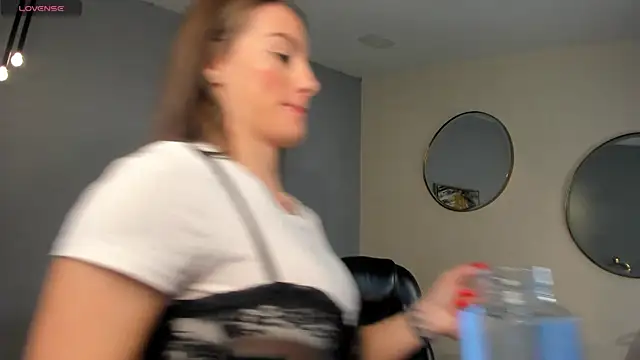 MaryLewis  online show from 12, 1, 2026