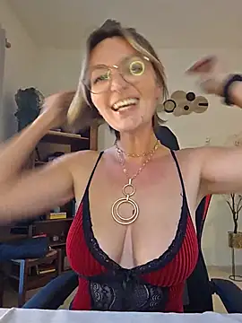Snapshot of MissMialicious chatting on 14, 5, 2026 MissMialicious online show from 14, 5, 2026