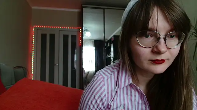 KiraGoldens online show from 10, 2, 2026