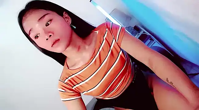 amomentoflust69 online show from 6, 12, 2024