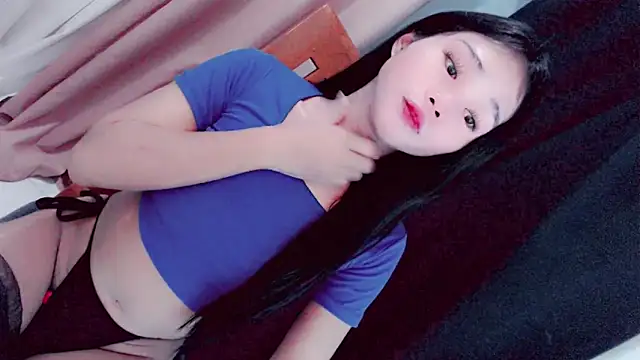 amomentoflust69 online show from 9, 3, 2026