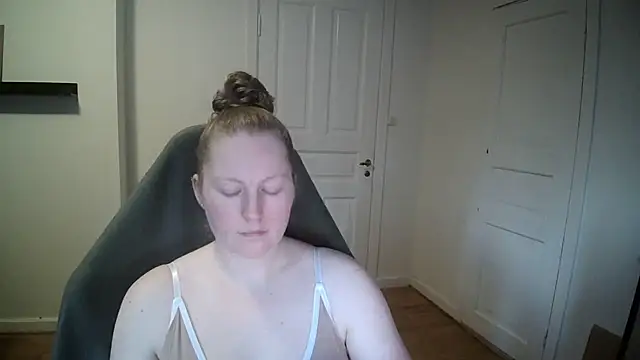 Girlnina-1995 online show from 5, 2, 2025