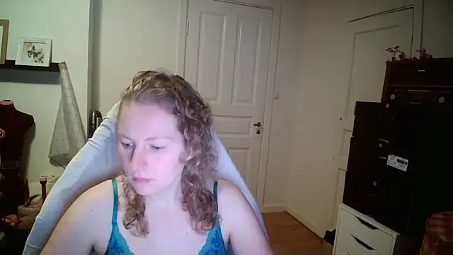 Girlnina-1995 online show from 16, 12, 2025