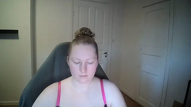Girlnina-1995 online show from 6, 2, 2025