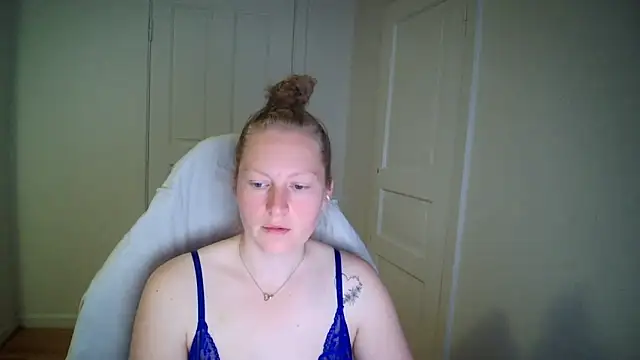 Snapshot of Girlnina-1995 chatting on 20, 5, 2026 Girlnina-1995 online show from 20, 5, 2026