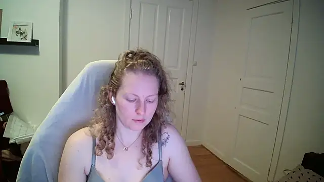 Girlnina-1995 online show from 10, 3, 2026