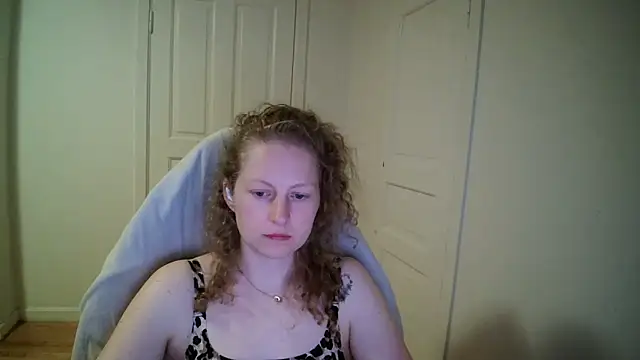 Girlnina-1995 online show from 31, 3, 2026