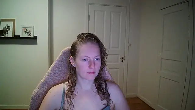 Snapshot of Girlnina-1995 chatting on 7, 10, 2025 Girlnina-1995 online show from 7, 10, 2025