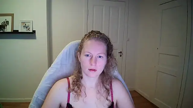 Snapshot of Girlnina-1995 chatting on 15, 10, 2025 Girlnina-1995 online show from 15, 10, 2025