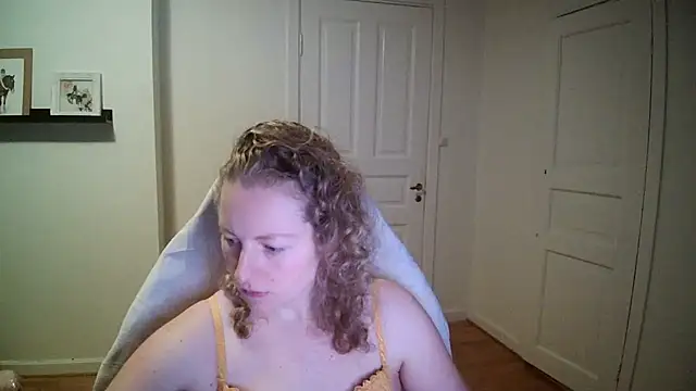 Snapshot of Girlnina-1995 chatting on 25, 11, 2025 Girlnina-1995 online show from 25, 11, 2025