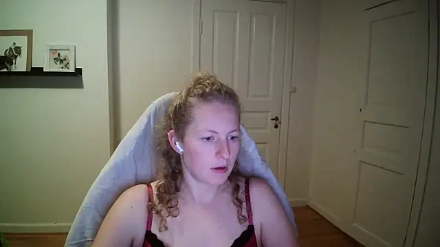 Snapshot of Girlnina-1995 chatting on 15, 10, 2025 Girlnina-1995 online show from 15, 10, 2025