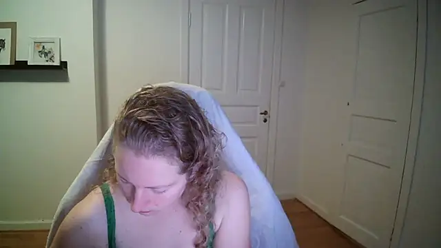 Snapshot of Girlnina-1995 chatting on 3, 11, 2025 Girlnina-1995 online show from 3, 11, 2025