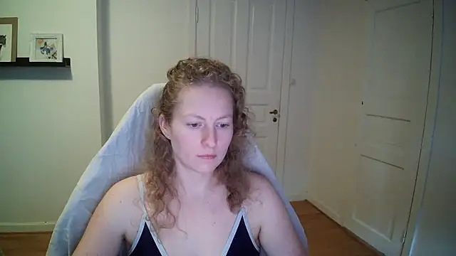 Snapshot of Girlnina-1995 chatting on 29, 10, 2025 Girlnina-1995 online show from 29, 10, 2025