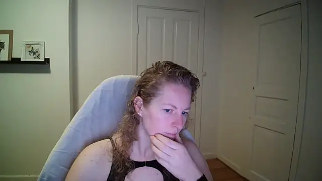 Snapshot of Girlnina-1995 chatting on 5, 11, 2025 Girlnina-1995 online show from 5, 11, 2025