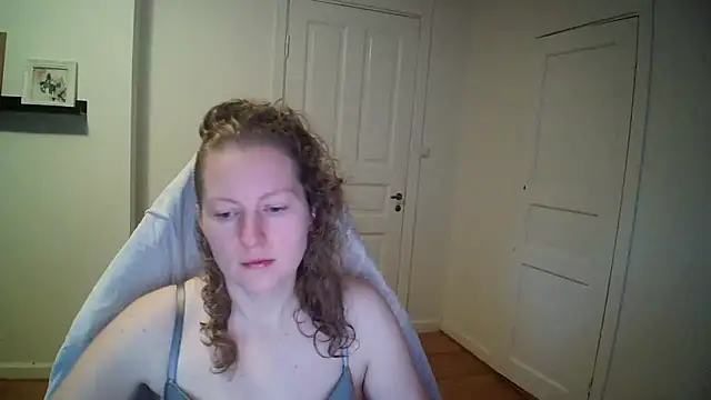 Girlnina-1995 online show from 5, 12, 2025