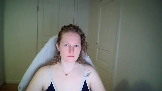 Girlnina-1995 online show from 7, 4, 2026