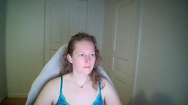 Girlnina-1995 online show from 22, 4, 2026