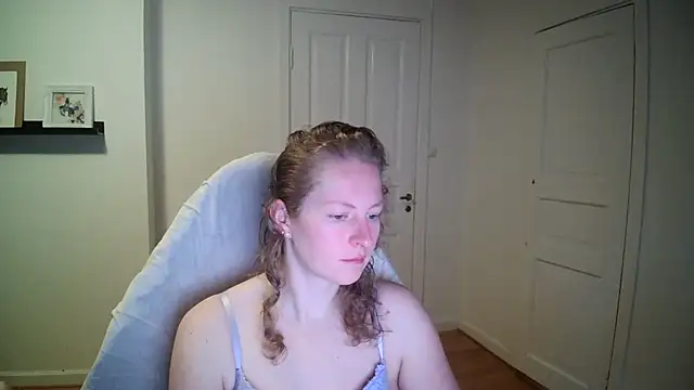 Snapshot of Girlnina-1995 chatting on 1, 12, 2025 Girlnina-1995 online show from 1, 12, 2025