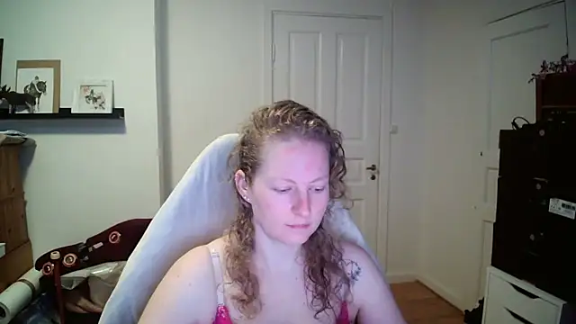 Girlnina-1995 online show from 16, 2, 2026