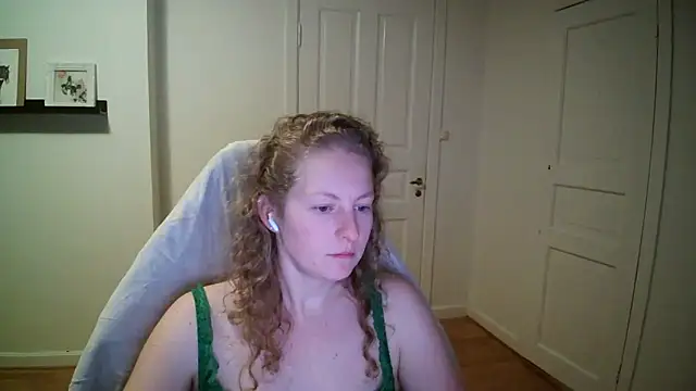 Snapshot of Girlnina-1995 chatting on 3, 11, 2025 Girlnina-1995 online show from 3, 11, 2025