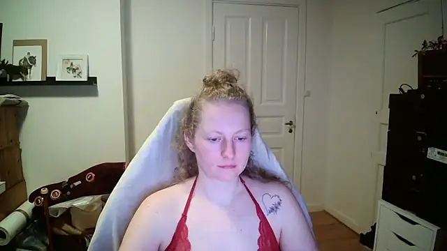 Girlnina-1995 online show from 17, 2, 2026