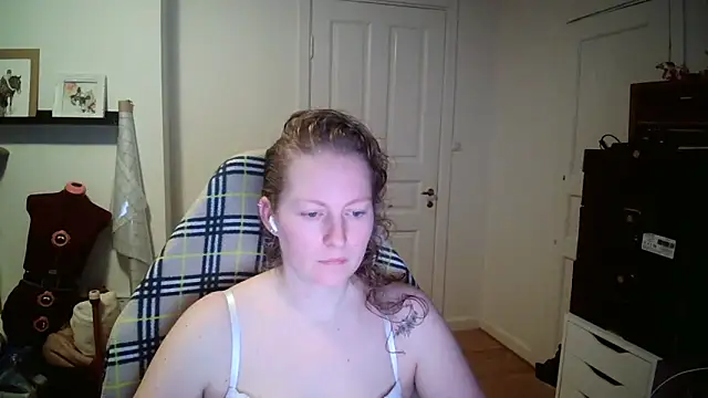 Girlnina-1995 online show from 15, 1, 2026