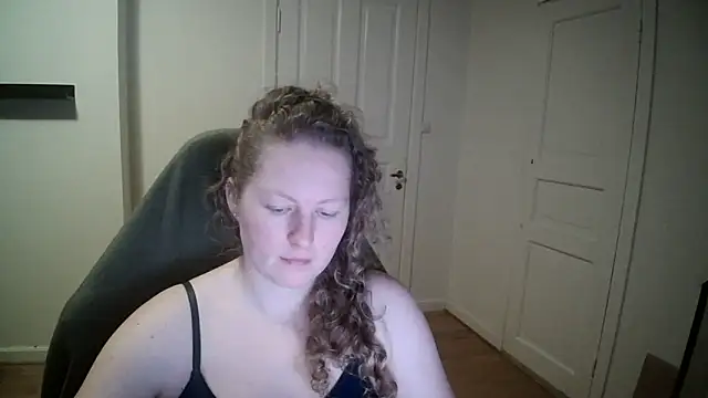 Girlnina-1995 online show from 4, 2, 2025