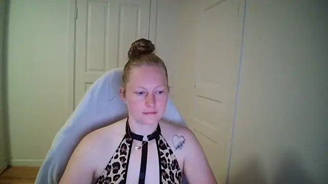 Snapshot of Girlnina-1995 chatting on 19, 5, 2026 Girlnina-1995 online show from 19, 5, 2026
