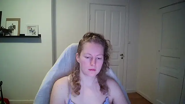 Snapshot of Girlnina-1995 chatting on 18, 11, 2025 Girlnina-1995 online show from 18, 11, 2025