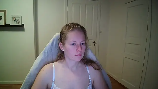 Snapshot of Girlnina-1995 chatting on 30, 10, 2025 Girlnina-1995 online show from 30, 10, 2025