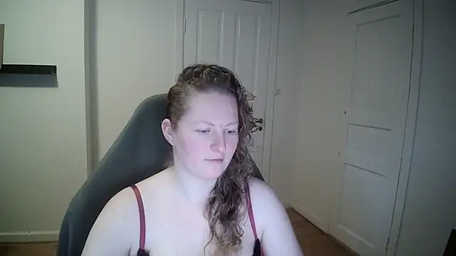 Girlnina-1995 online show from 30, 1, 2025