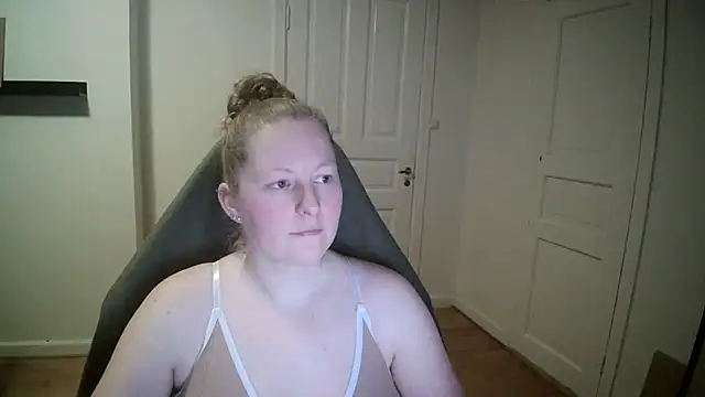 Girlnina-1995 online show from 5, 2, 2025