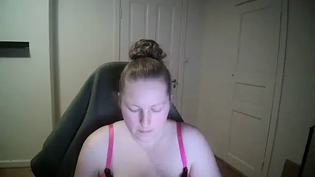 Girlnina-1995 online show from 6, 2, 2025